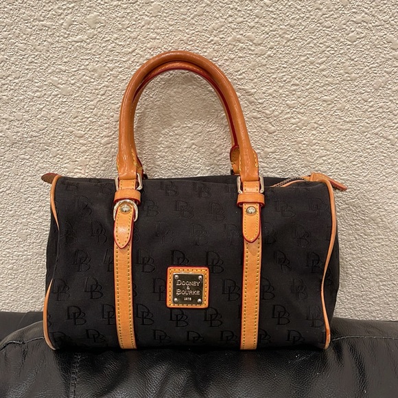 Dooney & Bourke Handbags - Dooney & Bourke bag